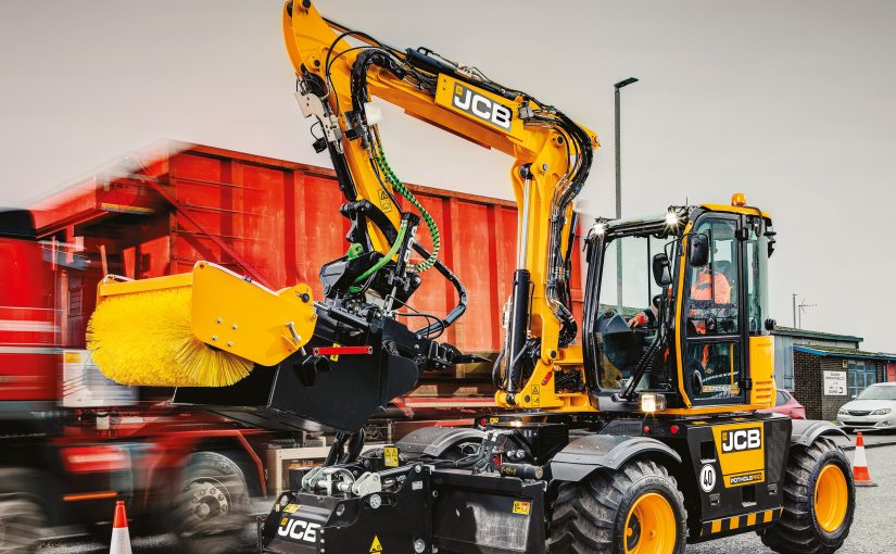 STOKE-ON-TRENT CITY COUNCIL SIGN FIRST DEAL FOR REVOLUTIONARY NEW JCB POTHOLE FIXER