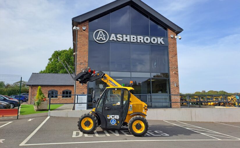 ASHBROOK PLANT HIRE TAKES DELIVERY OF NEW JCB COMPACT TELEHANDLER FOR INCREASED PRODUCTIVITY.